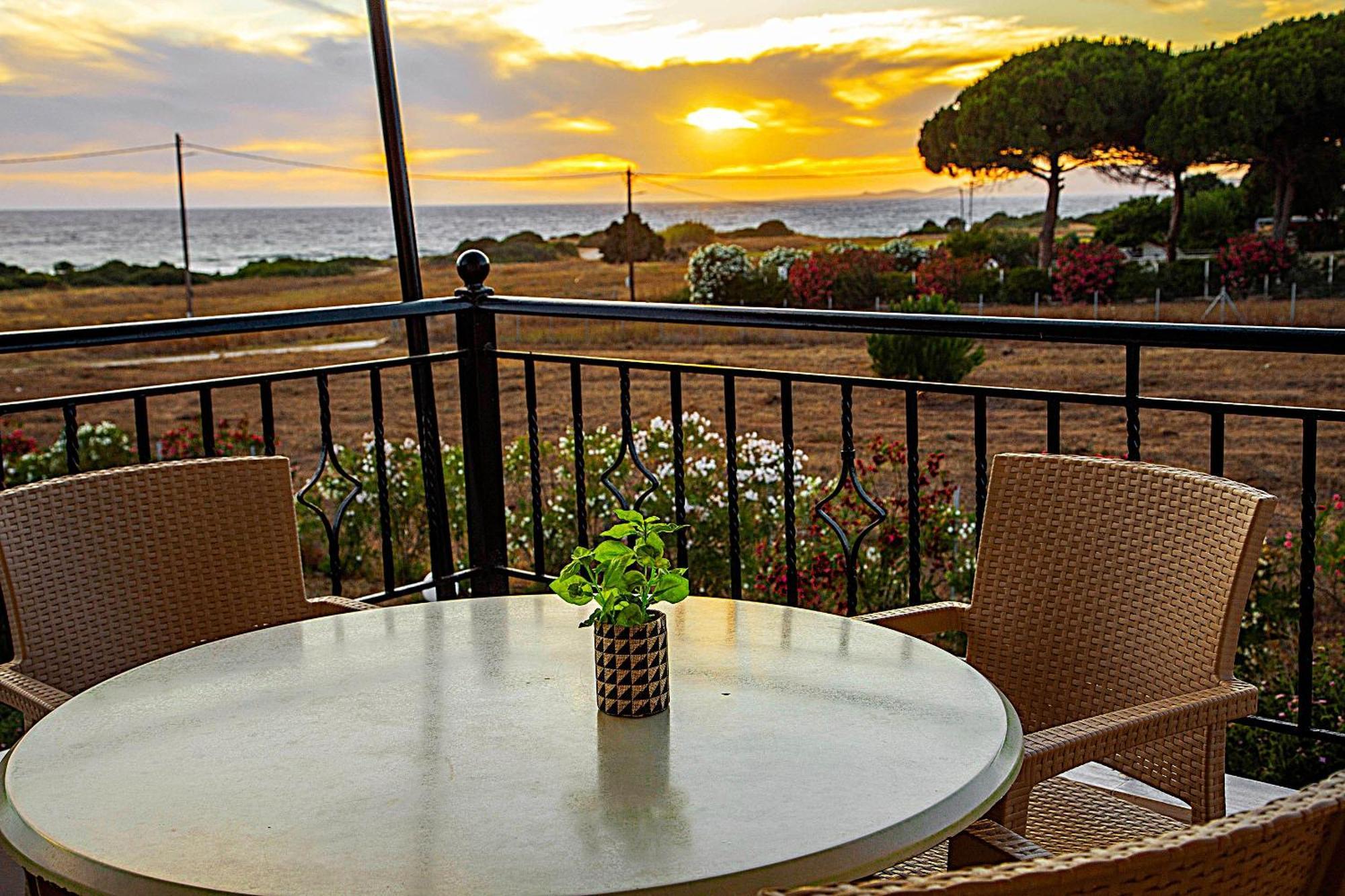 Romanos Beach Villas Екстер'єр фото