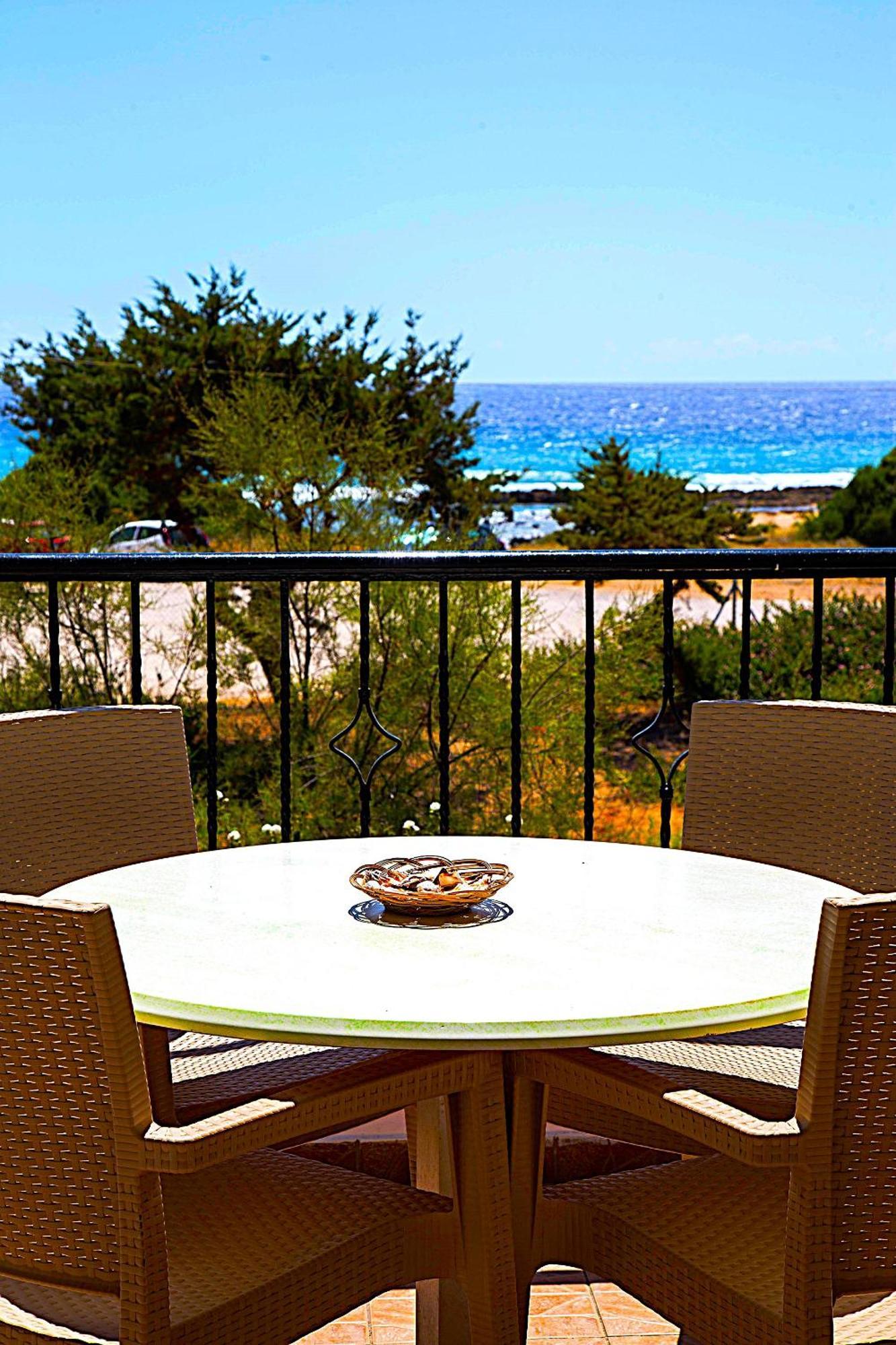 Romanos Beach Villas Екстер'єр фото