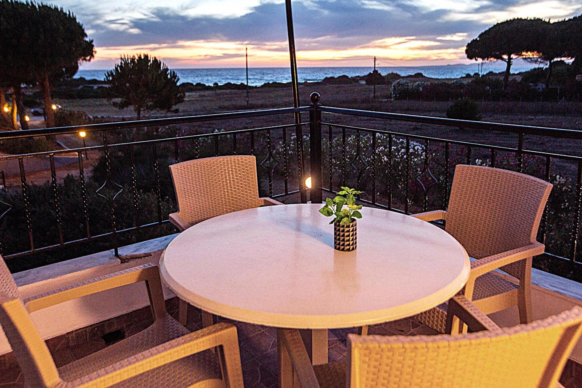 Romanos Beach Villas Екстер'єр фото