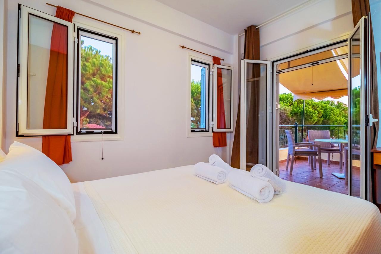 Romanos Beach Villas Екстер'єр фото