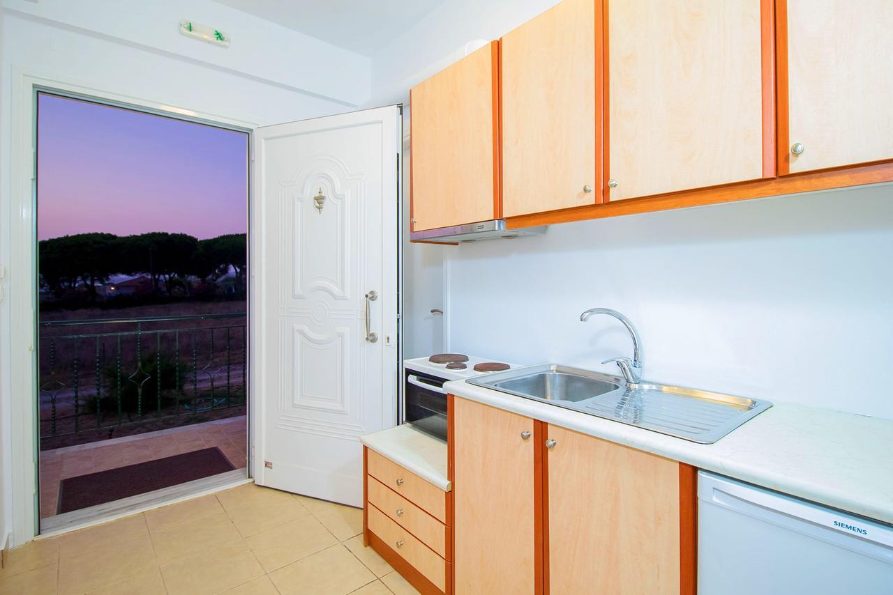 Romanos Beach Villas Екстер'єр фото