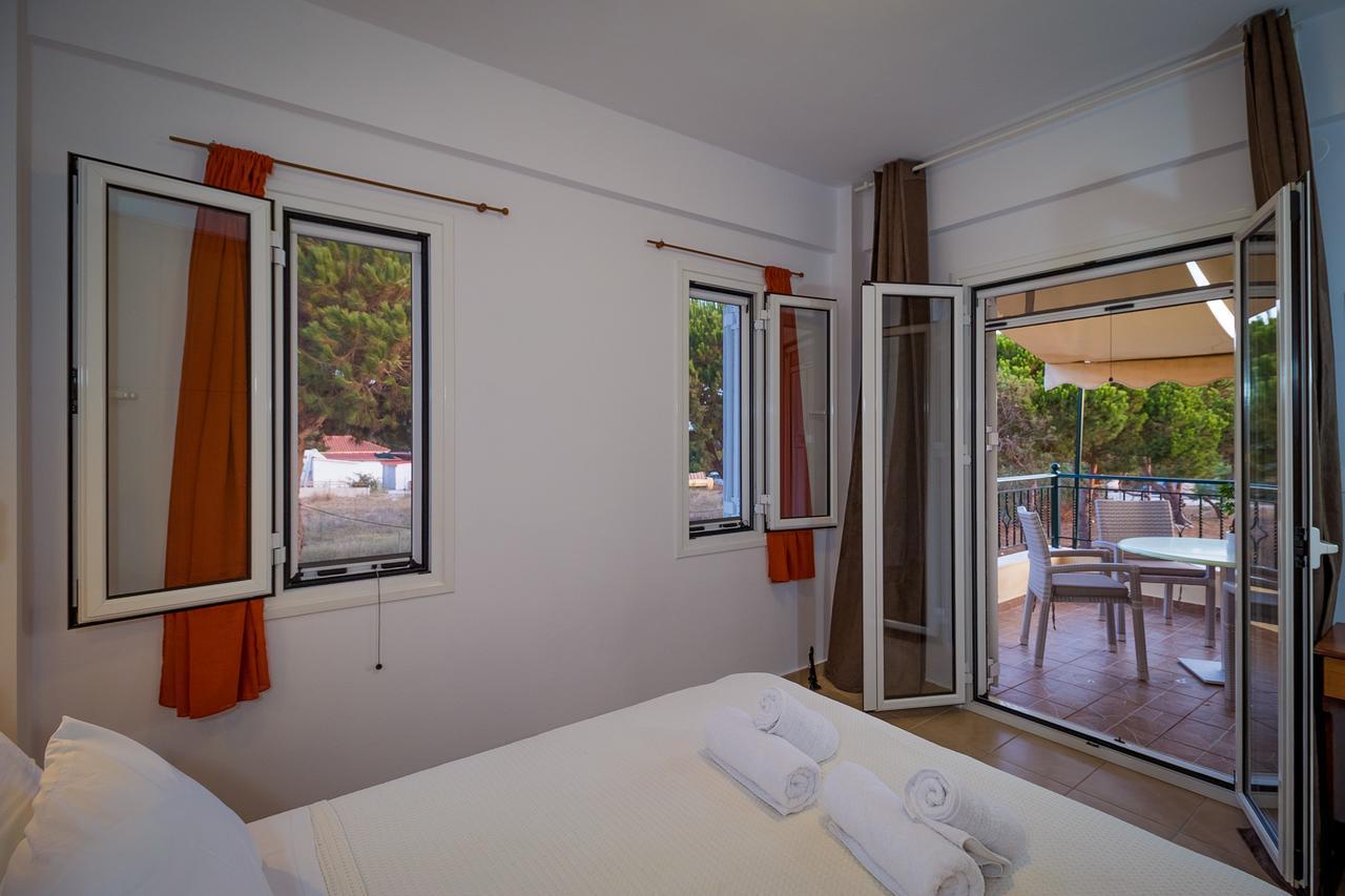 Romanos Beach Villas Екстер'єр фото