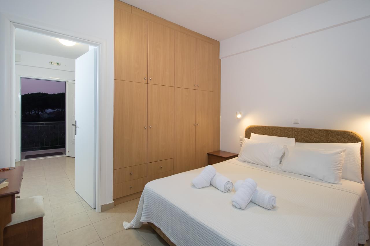 Romanos Beach Villas Екстер'єр фото