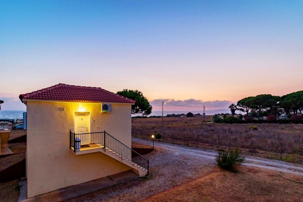 Romanos Beach Villas Екстер'єр фото